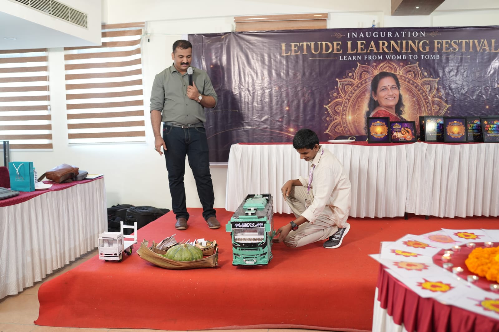 കുട്ടി സ്വന്തമായി ഉണ്ടാക്കിയ bus model — Letude Learning Festival inauguration